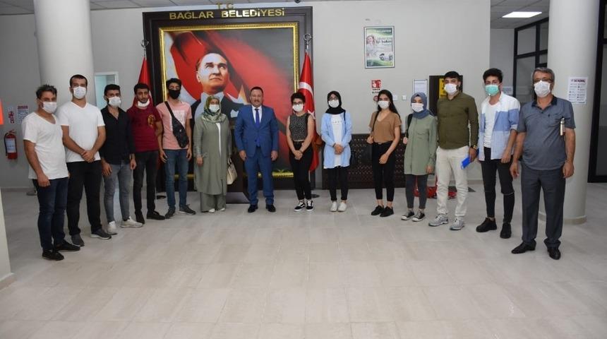Bağlar Belediyesinin desteği ile &uuml;niversiteyi kazandılar