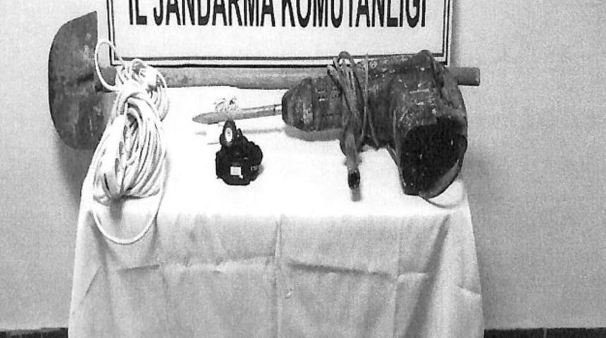 Jandarma kaçak kazı yapan şahsı suçüstü yakaladı