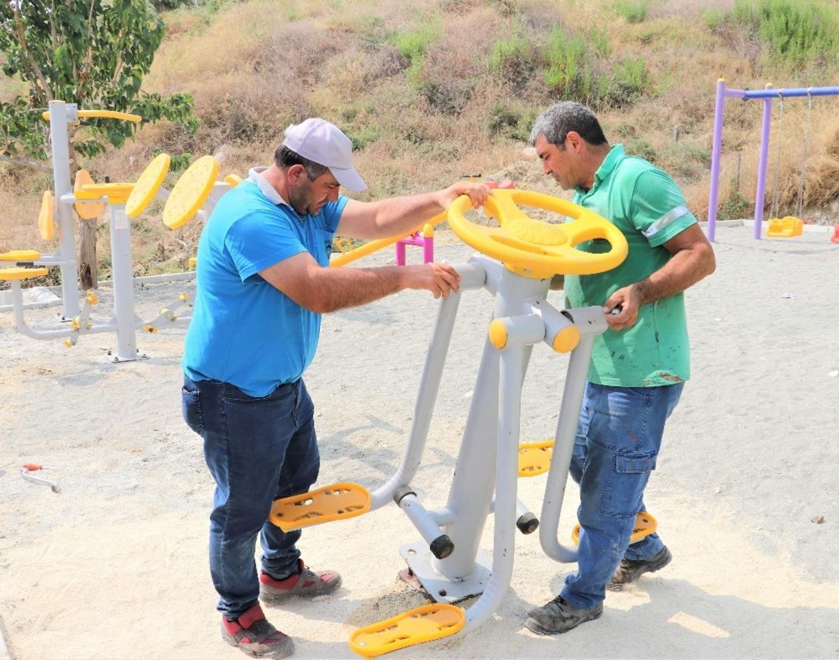 Toroslar Belediyesi, parklara yeni spor aletleri yerleştiriyor