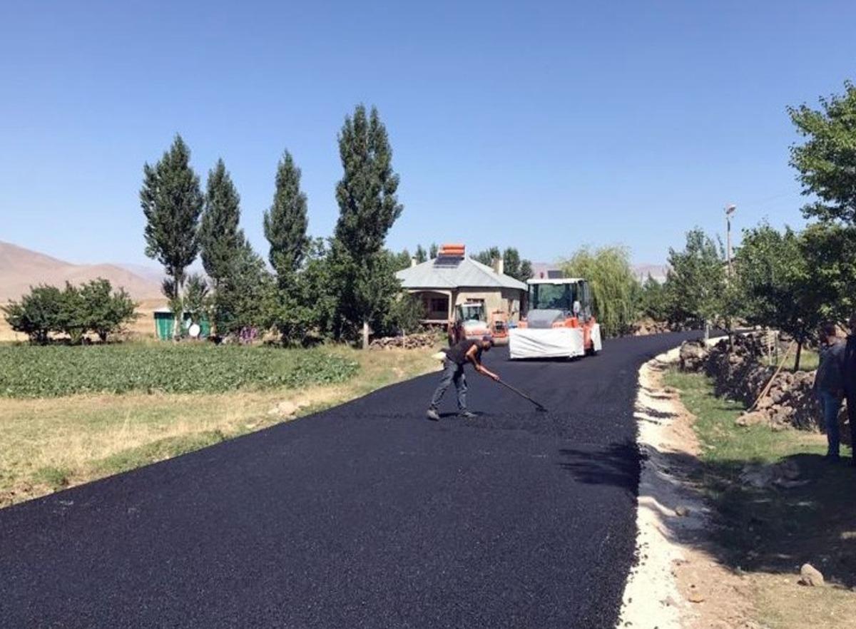 Van&rsquo;da yol asfaltlama &ccedil;alışması