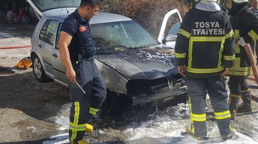 Yanan otomobil kullanılmaz hale geldi