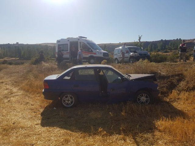 Gemerek’te trafik kazası 5 yaralı