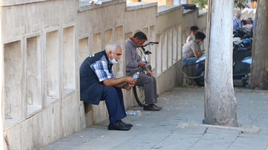 Vatandaşlar gölge aradı! Sivas'ta termometreler 42 dereceyi gösterdi