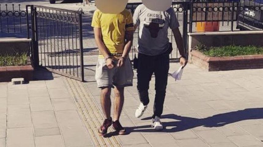 Kuşadası&rsquo;nda hırsızlıktan aranan iki ş&uuml;pheli tutuklandı