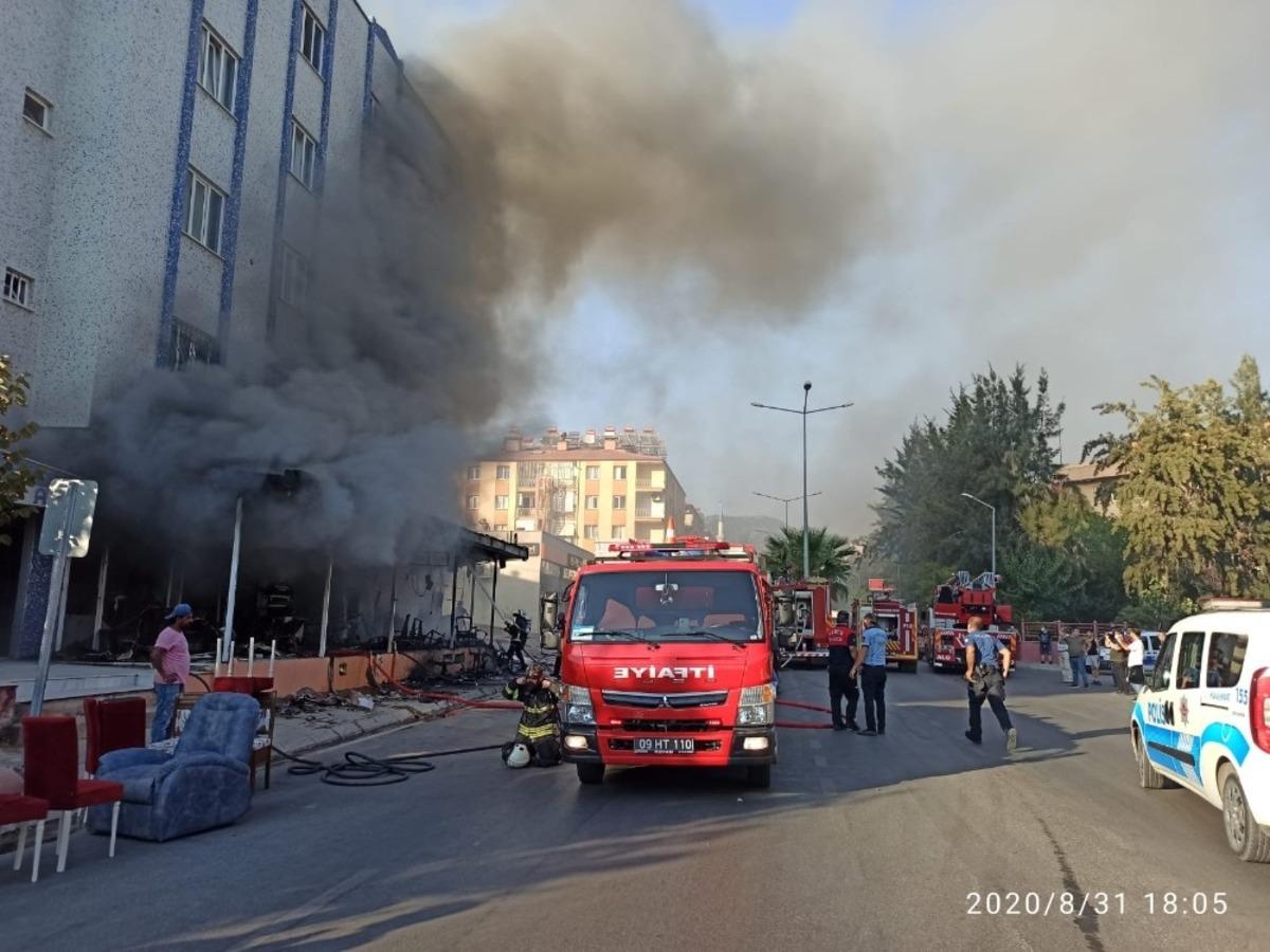 B&uuml;y&uuml;kşehir İtfaiyesi mobilya mağazası yangına hızlıca m&uuml;dahale etti