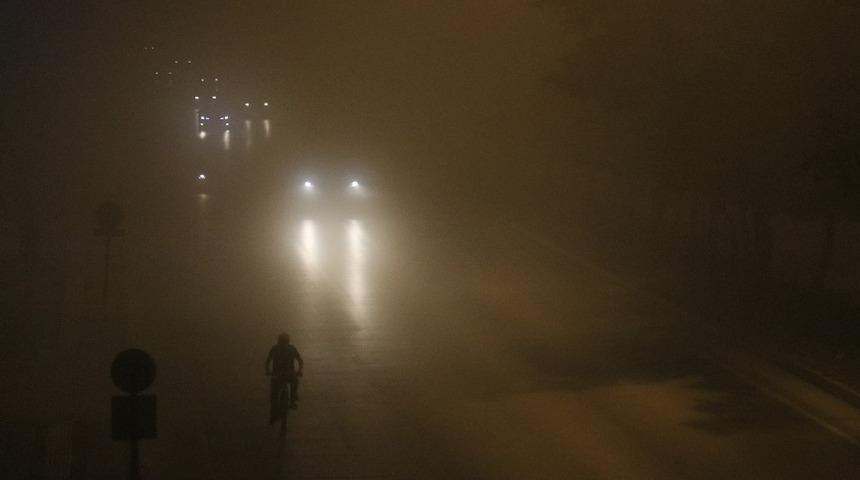 Adana’da, gece bastıran yoğun sise teslim oldu, uçaklar inemedi