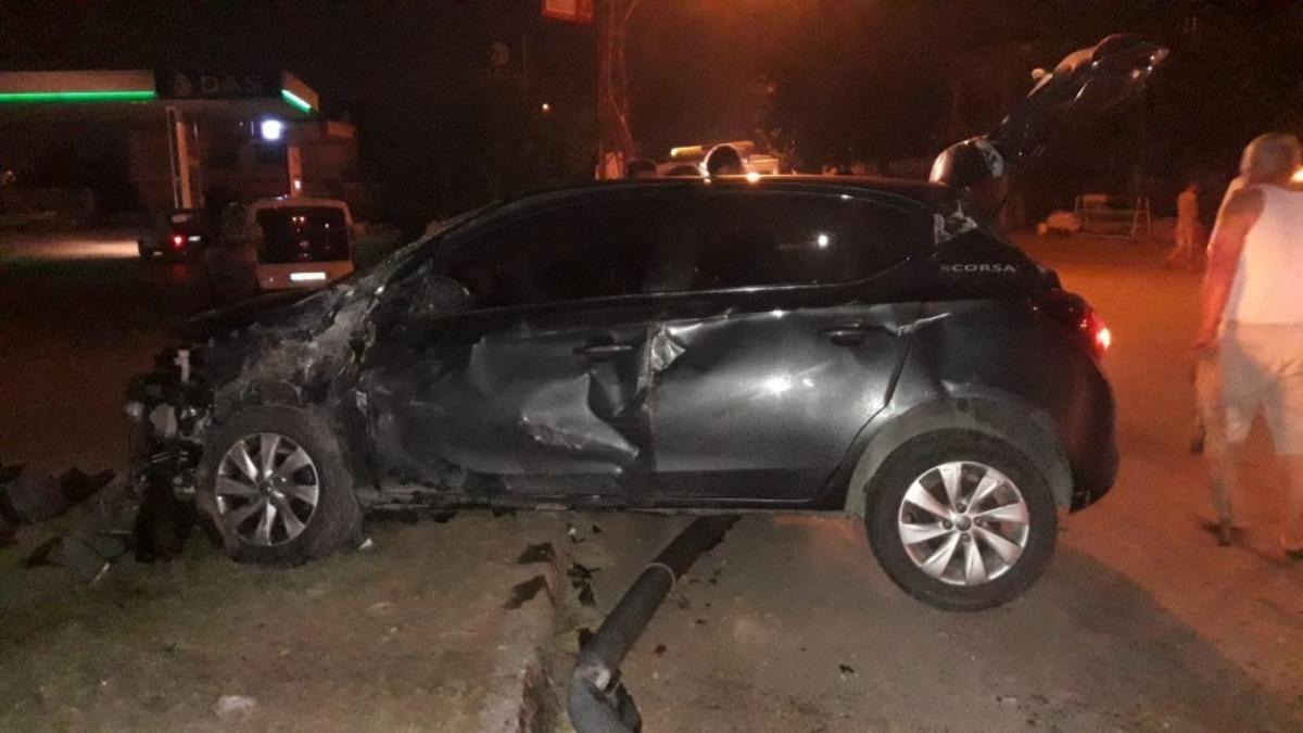 Takla atan aracın s&uuml;r&uuml;c&uuml;s&uuml; yaralı kurtuldu