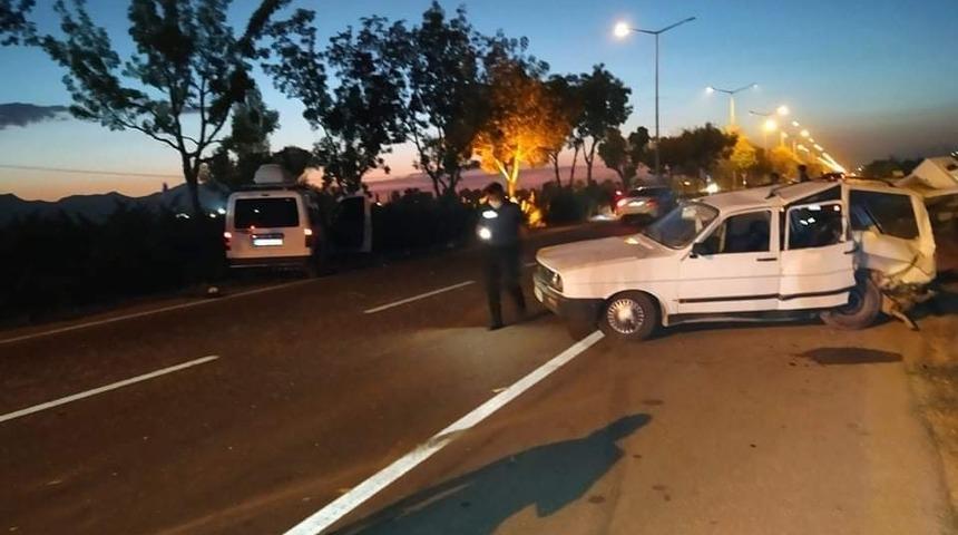 Karaman’da hafif ticari araçla otomobil çarpıştı: 6 yaralı