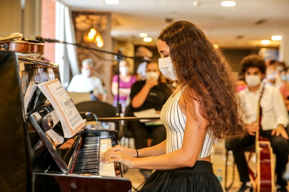 Kızıl&ccedil;ullu gen&ccedil;lerinden 30 Ağustos resitali