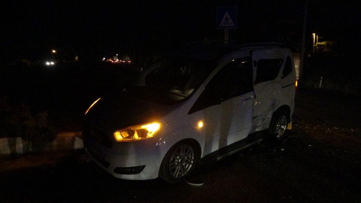 Kamyonet ile hafif ticari ara&ccedil; &ccedil;arpıştı; 1 yaralı