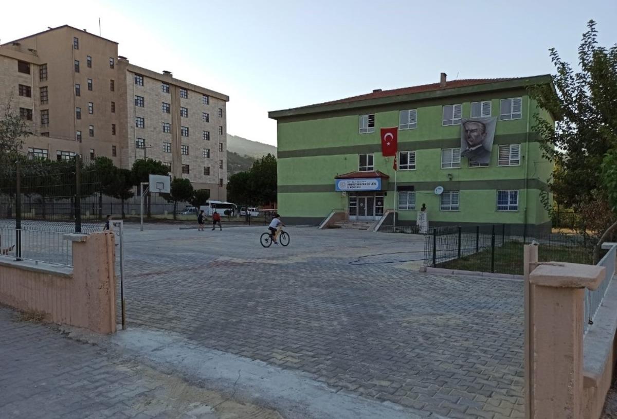 &Ccedil;ocuklar teşekk&uuml;r ederek Başkan Zolan&rsquo;a seslendi