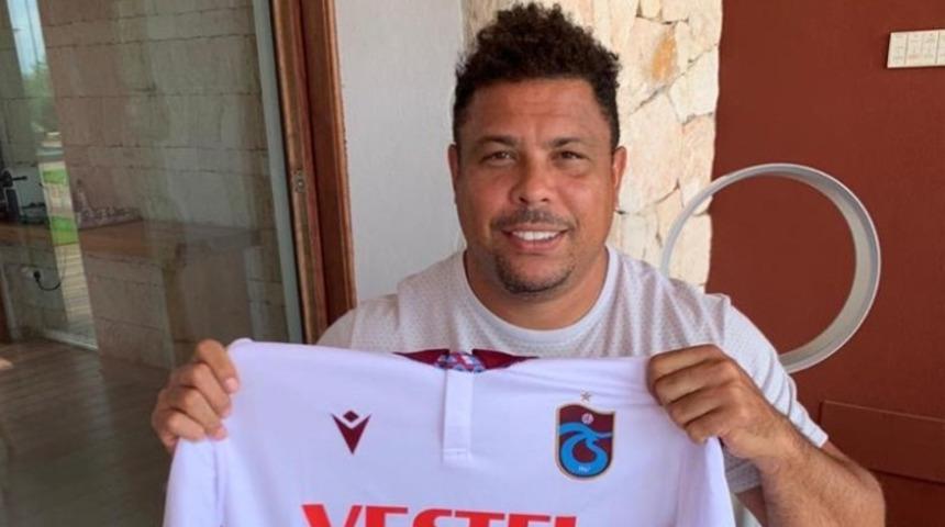 Brezilyalı Ronaldo, Trabzonspor formasını özel koleksiyonuna aldı