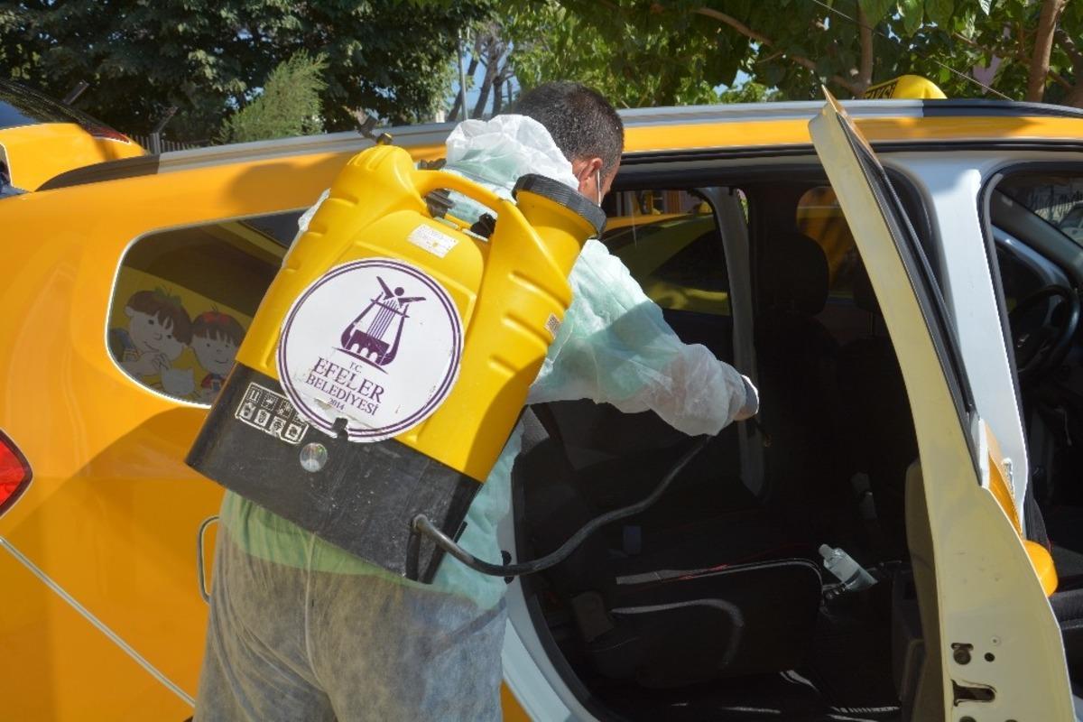Efeler&rsquo;de taksiler ve taksi durakları dezenfekte edildi