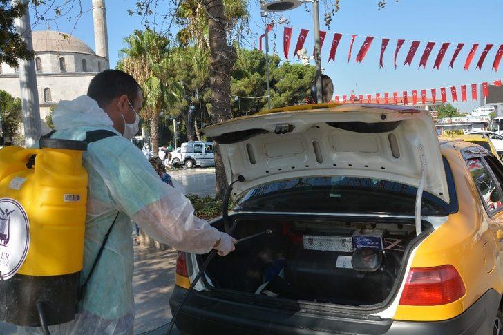 Efeler’de taksiler ve taksi durakları dezenfekte edildi G3