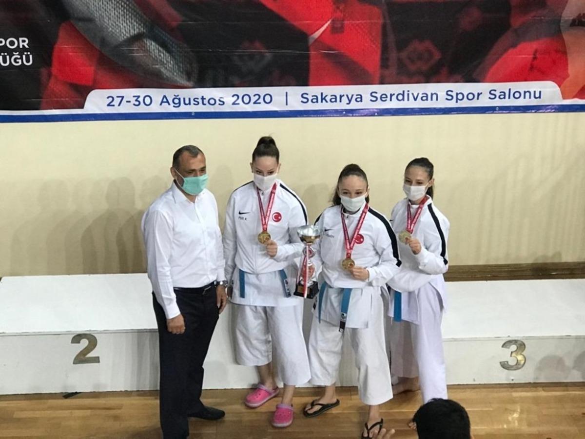 Denizlili kızlar Kata&rsquo;da T&uuml;rkiye şampiyonu oldu