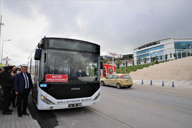 Büyükşehir sağlık çalışanlarını ücretsiz taşıyor