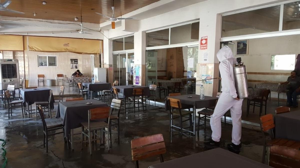 Nazilli Belediyesi, Demirciler Mahallesi&rsquo;nde dezenfekte &ccedil;alışması başlattı