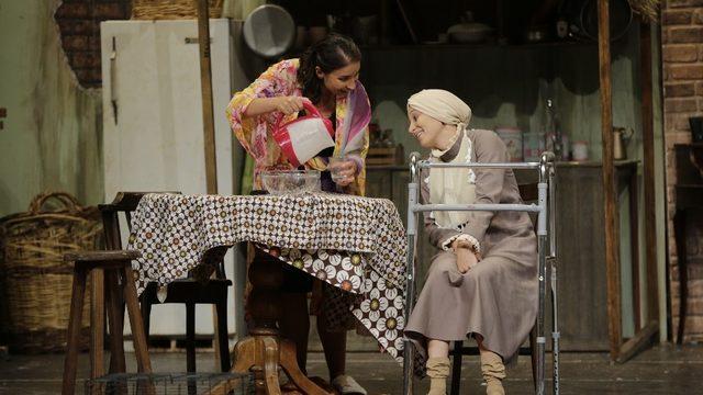 Pulitzer ödüllü Kadife Çiçekleri Antalyalılarla buluşacak