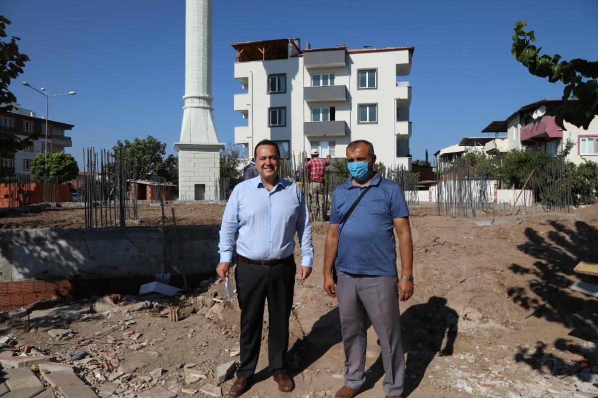Akhisar Belediyesi&rsquo;nden depremde zarar g&ouml;ren caminin yapımına destek