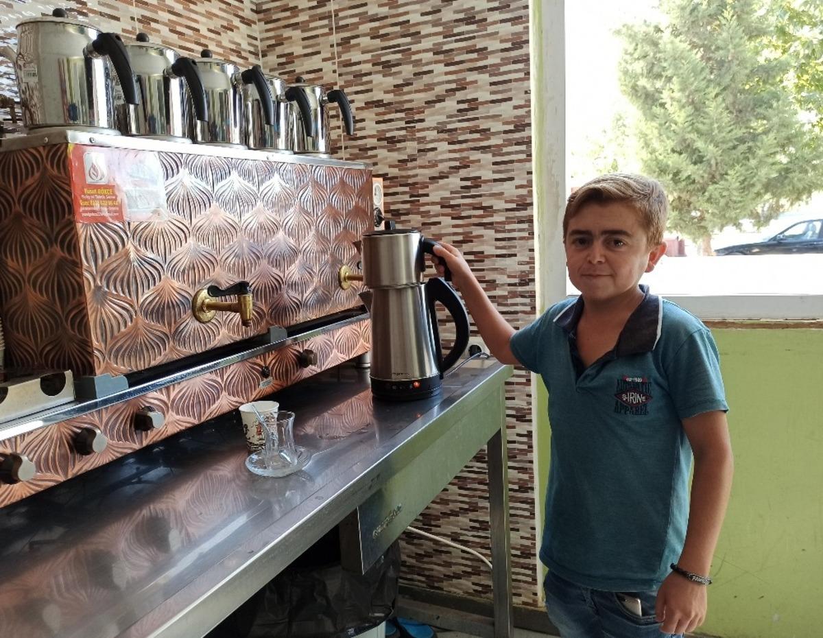 K&uuml;&ccedil;&uuml;k adamın iş sevinci