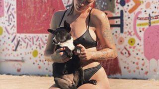 Darp edilen Ireland Baldwin olaydan sonra ilk kez plaja gitti