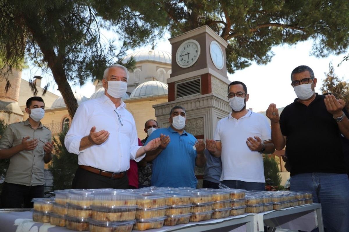 Saruhanlı Belediyesinden vatandaşlara aşure hayrı