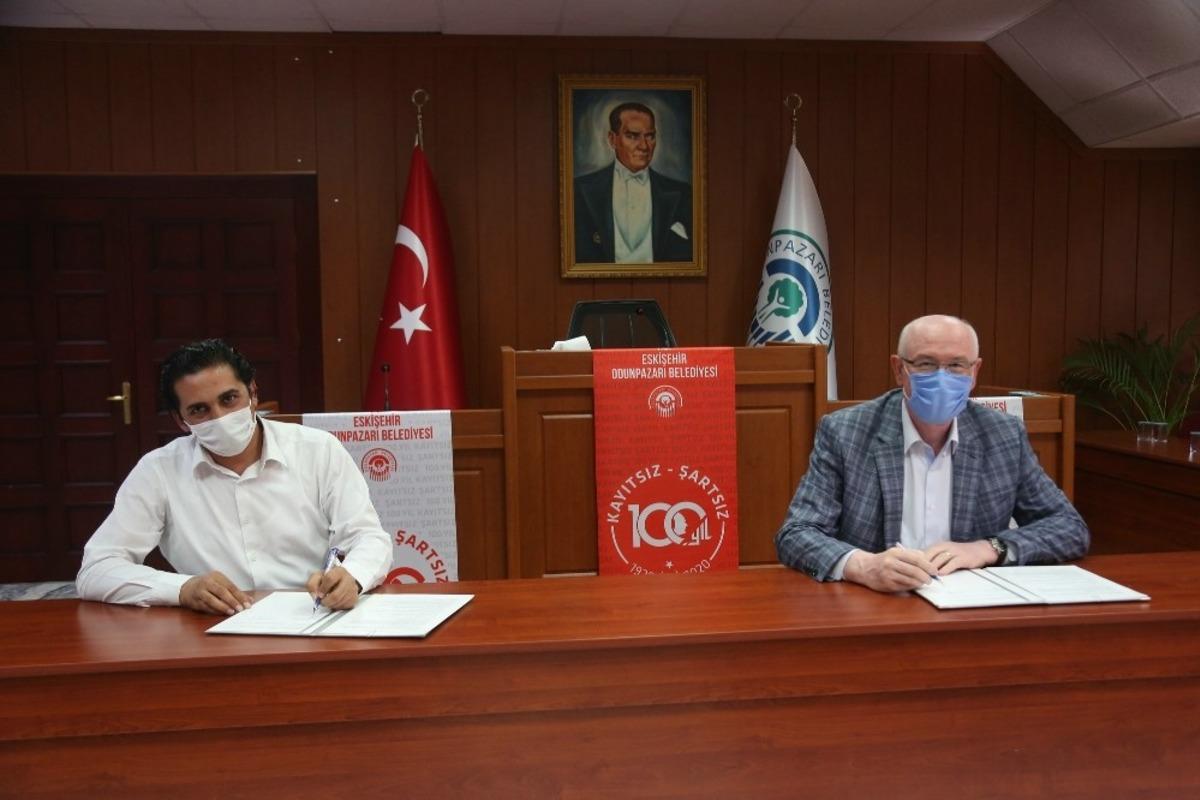 Odunpazarı Belediyesi ile Hacı Bektaşi Veli Derneği arasında cenaze aracı protokol&uuml;