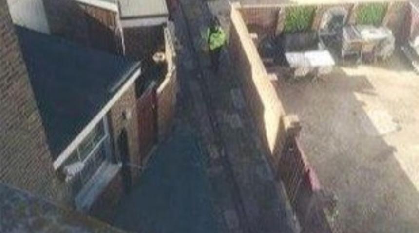 19 yaşındaki gen&ccedil; kadını sokak arasına s&uuml;r&uuml;kleyip tecav&uuml;z etti