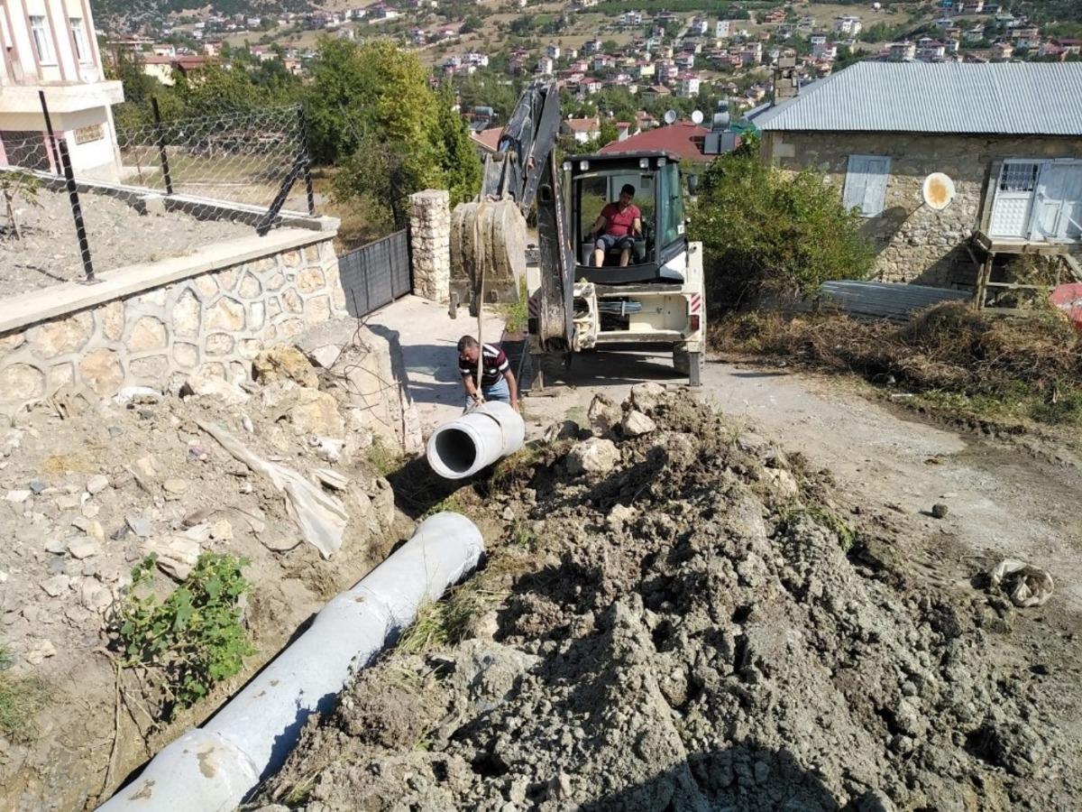 Toroslar&rsquo;da yol ve kaldırım &ccedil;alışmaları devam ediyor
