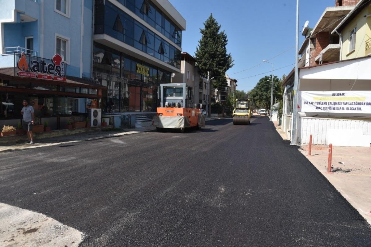 Paşa Caddesini yeni g&ouml;r&uuml;n&uuml;m&uuml;yle trafiğe a&ccedil;ıldı