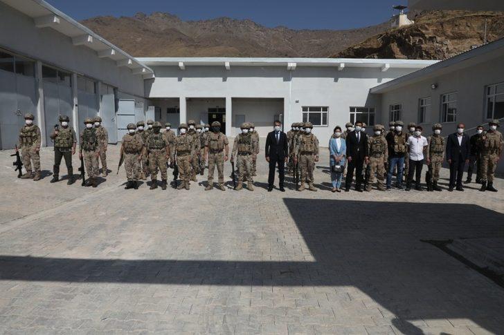 Vali Çağatay’dan asker ve öğretmen ziyareti G1