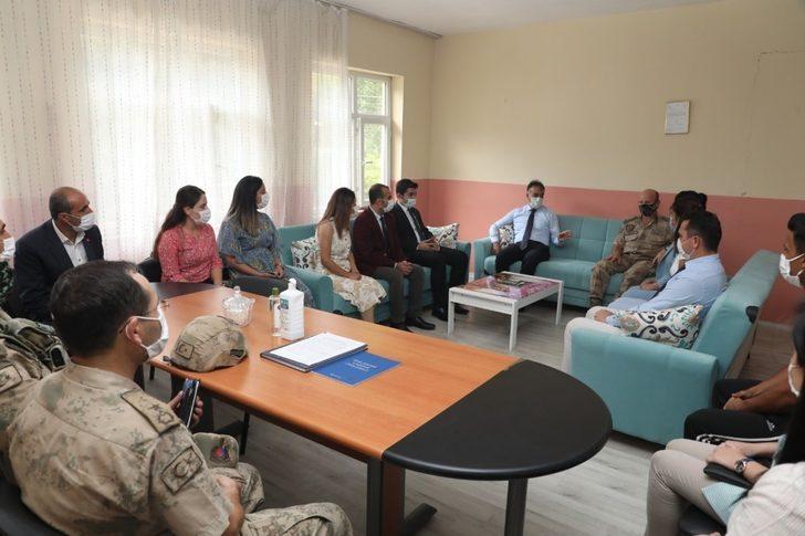 Vali Çağatay’dan asker ve öğretmen ziyareti G4