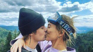 Hailey Baldwin ve Justin Bieber'dan dudak dudağa poz