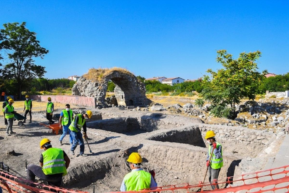 Şahabiyye-i K&uuml;bra Medresesinde kazı &ccedil;alışmalarına başlandı