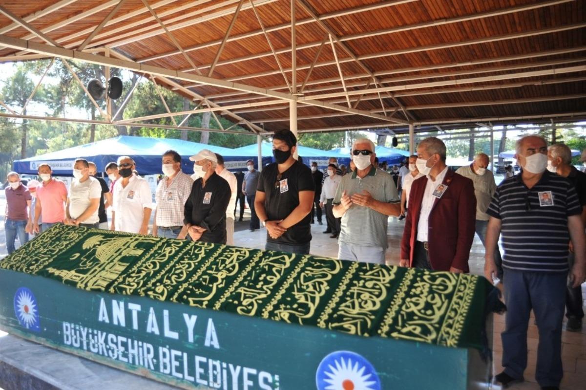 Gazeteci Naci Uğural son yolculuğuna uğurlandı