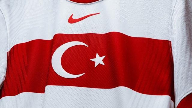 A Milli takımın formaları tanıtıldı... O detay dikkat çekti!