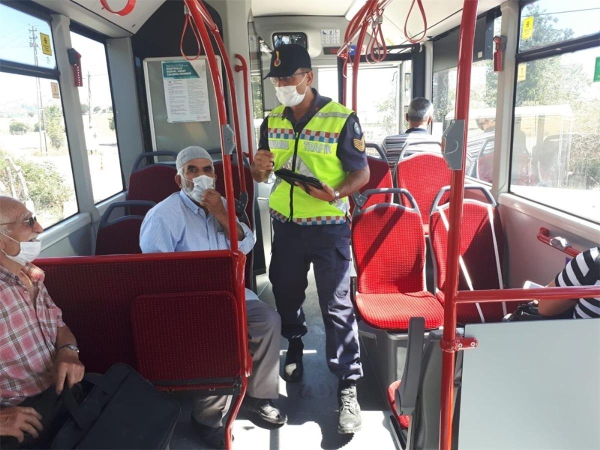 Jandarmanın &rsquo;vir&uuml;s&rsquo; denetimlerinde 38 ara&ccedil; ve s&uuml;r&uuml;c&uuml;ye ceza