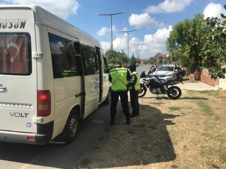 Jandarmanın ’virüs’ denetimlerinde 38 araç ve sürücüye ceza G2