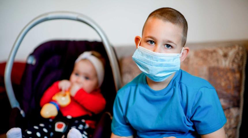 2-3 yaşındaki çocuklar maske takmalı mı? Uzmanından çarpıcı açıklamalar 