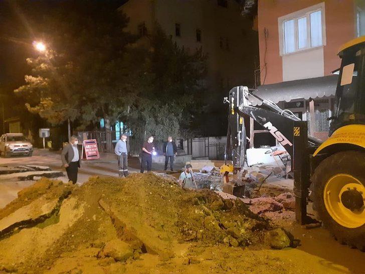 Gece yarısı su arızası için seferber oldular G2