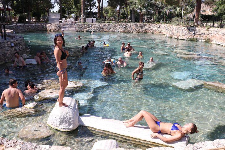 Kleopatra'nın yüzdüğüne inanılan antik havuza büyük ilgi