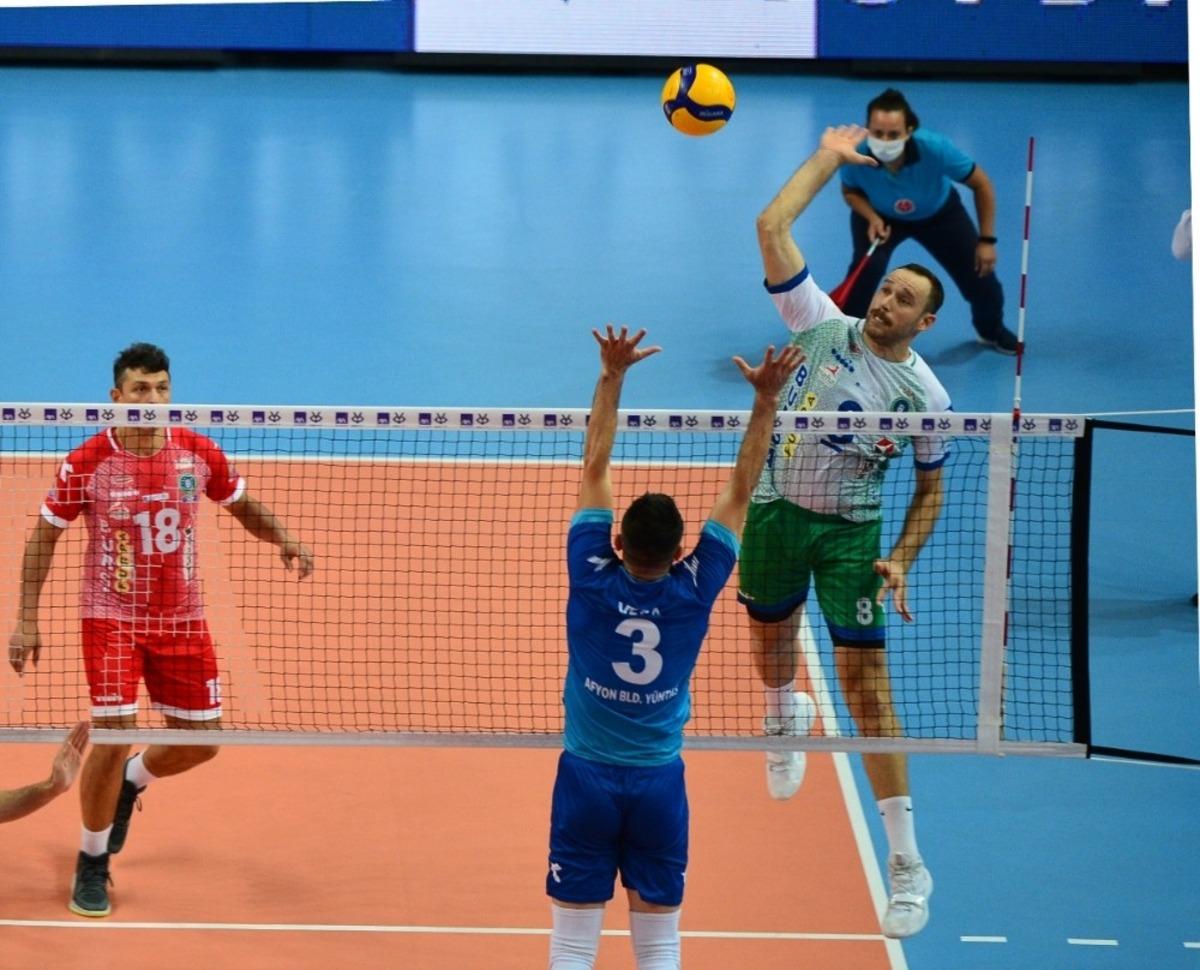 Efeler ilk ma&ccedil;ta 3 puanı aldı