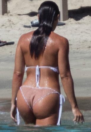 &Ouml;rg&uuml; bikinisiyle nefes kesti