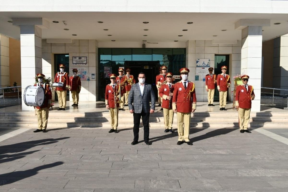 Belediye bandosu g&ouml;z doldurdu