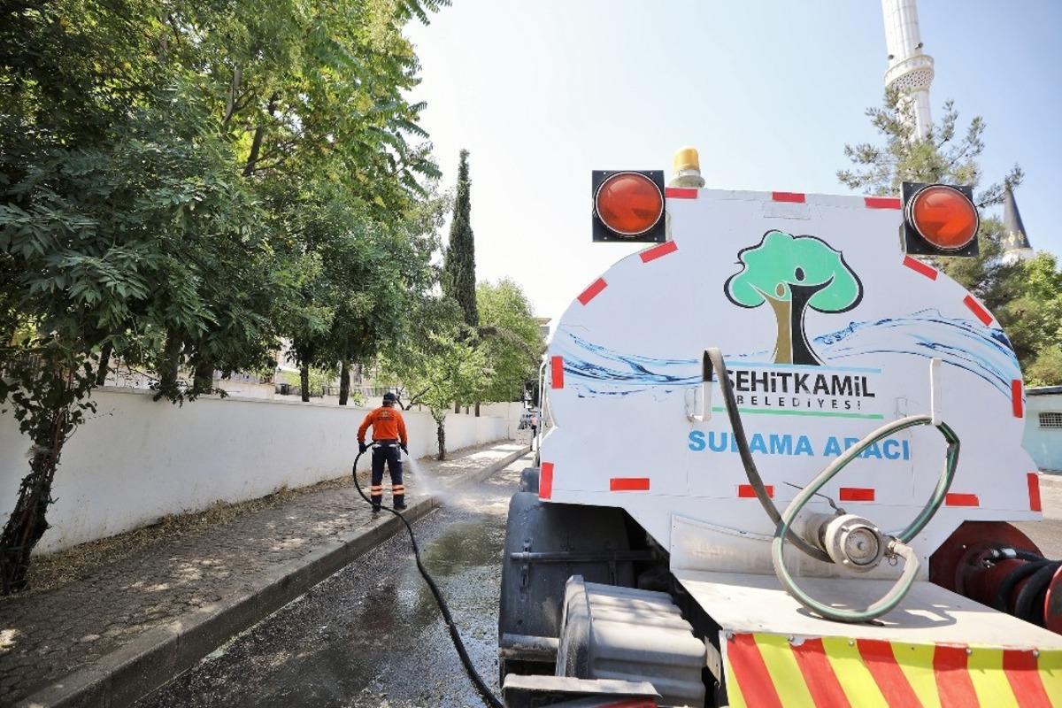 Şehitkamil Belediyesinden dezenfekte &ccedil;alışması