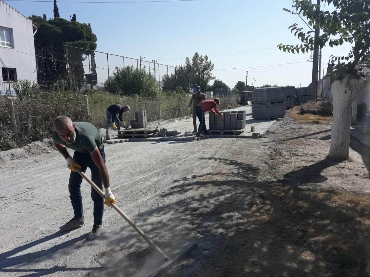 Kocag&uuml;r Mahallesi kanal yoluna parke taşı d&ouml;şeniyor