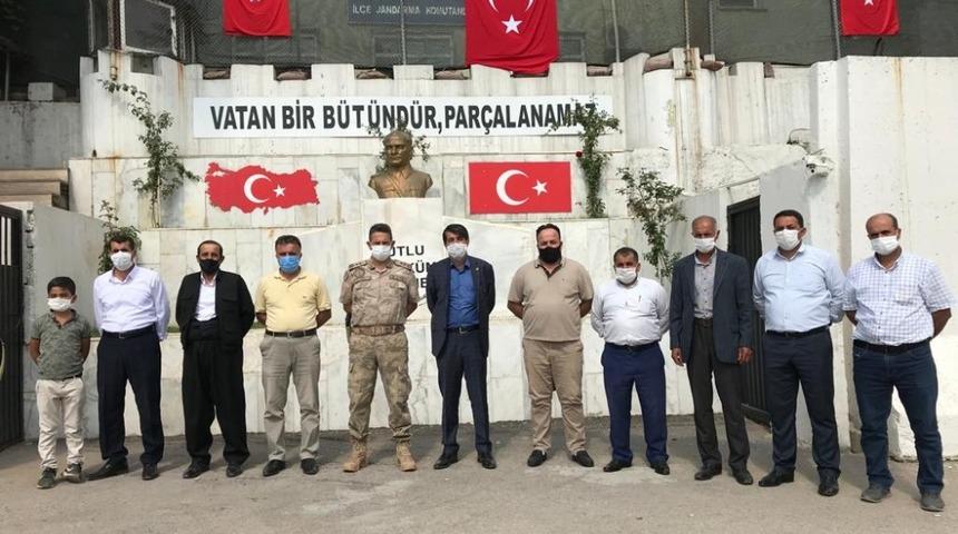 Başkan Şen&rsquo;den Yarbay Carık&rsquo;a plaket