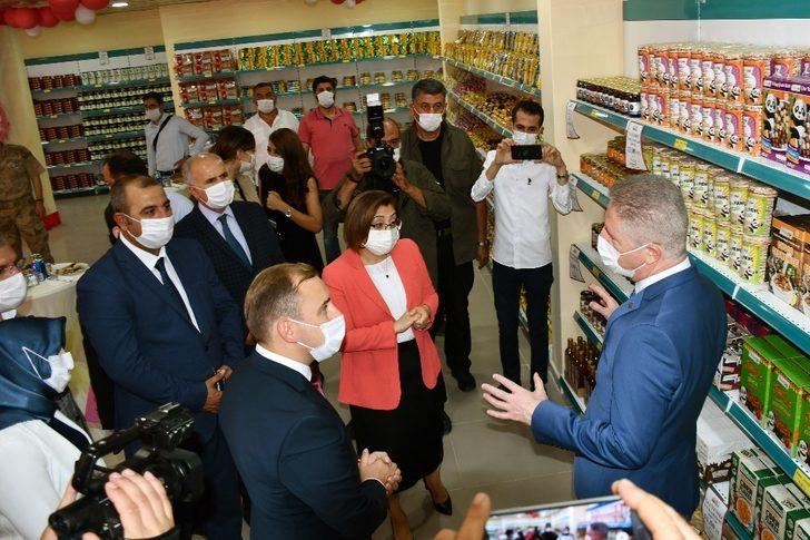 Araban Kaymakamlığından ihtiyaç sahiplerine sosyal market projesi G3