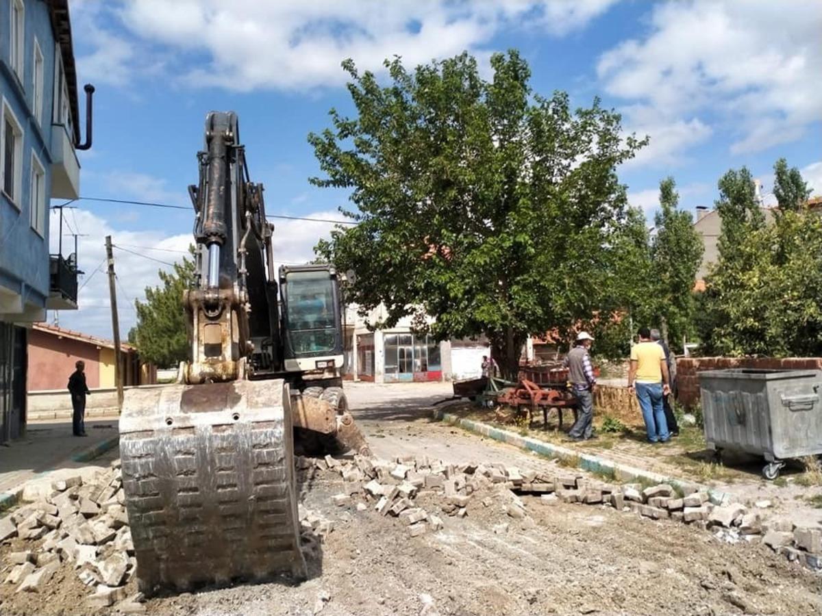 Altıntaş&rsquo;ta yol bakım ve onarım &ccedil;alışmaları