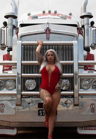 Kamyon şof&ouml;rl&uuml;ğ&uuml;nden Instagram fenomenliğine... Paraya para demiyor 